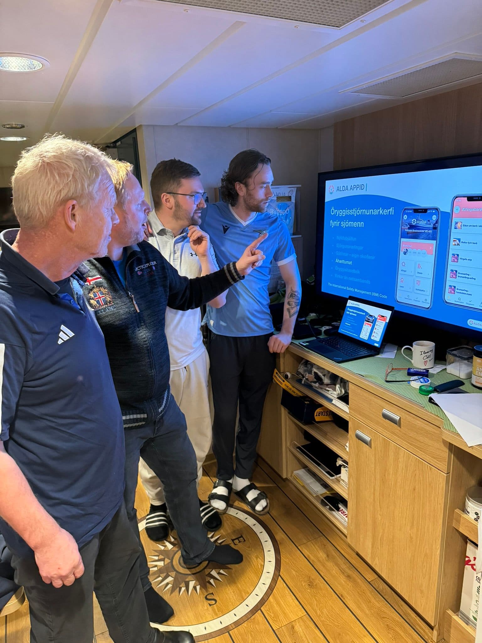 The crew on board Bergur at Bergur-Huginn join Alda